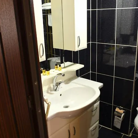 Boutique California Hotel 2*