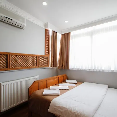 Boutique California Hotel 2*