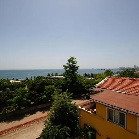 Boutique California Hotel 2*