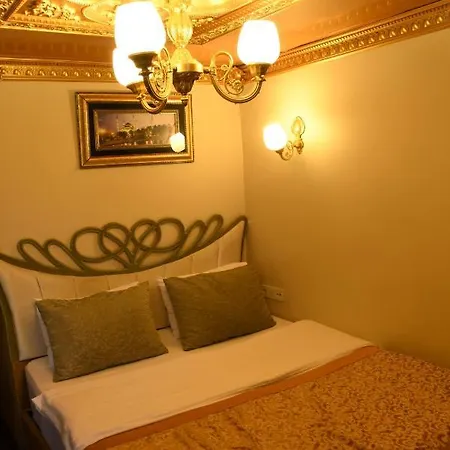 Boutique California Hotel 2*
